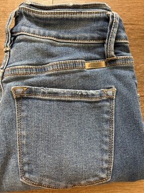 KanCan High-Rise Women’s Jeans in Light Blue Wash